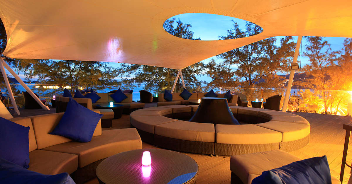 Een foto van het terras bij Phuket Graceland Resort & Spa