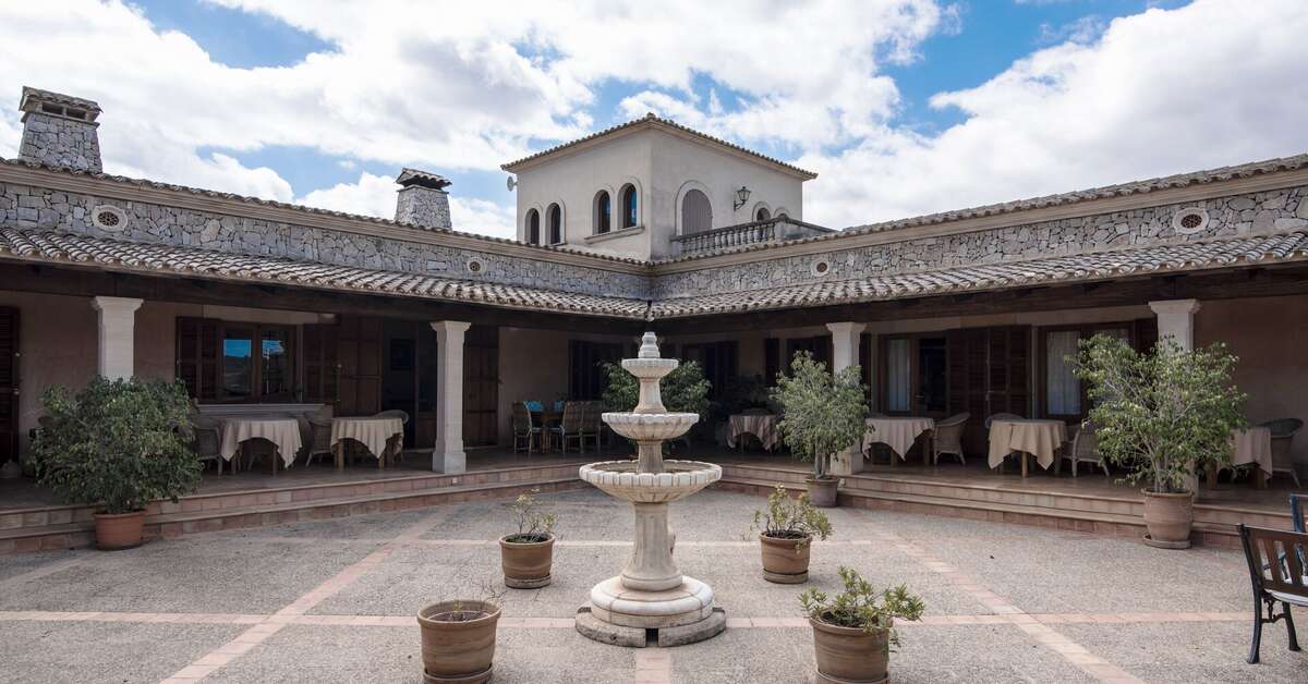 Een foto van de buitenkant van Aumallia Hotel & Spa