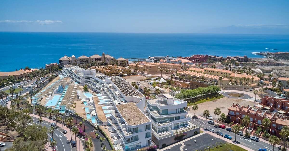 Een foto van de buitenkant van Baobab Suites