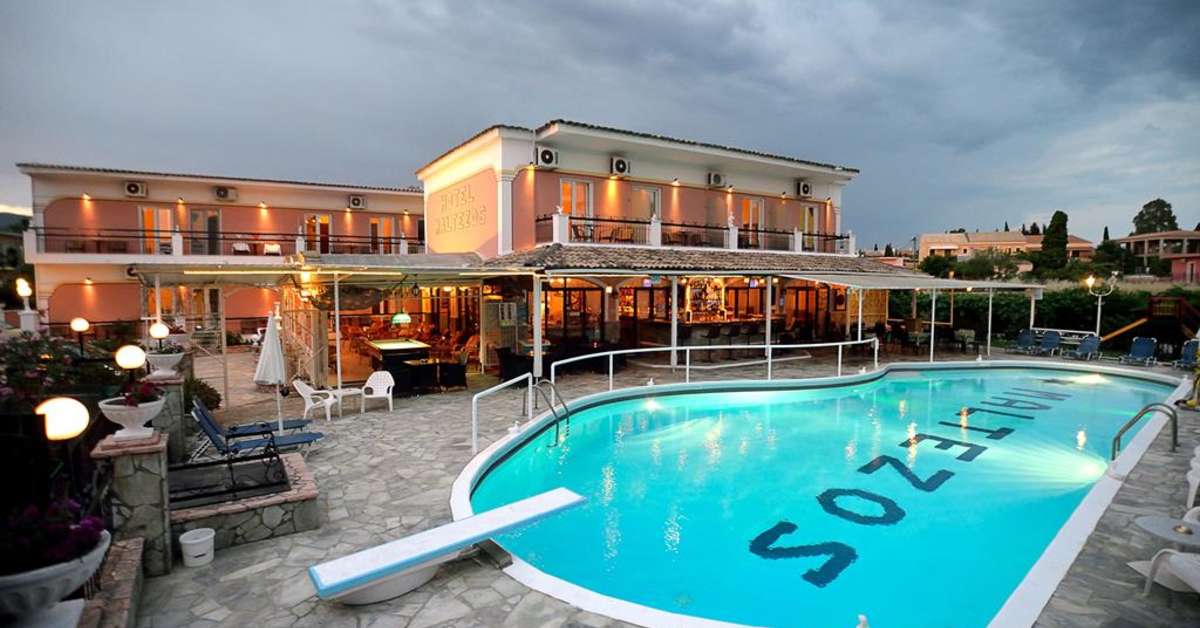 Een foto van het zwembad bij Hotel Maltezos