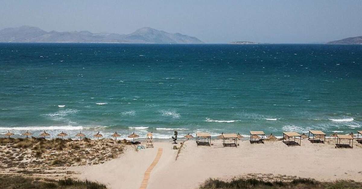 Een foto van het strand bij OKU Kos