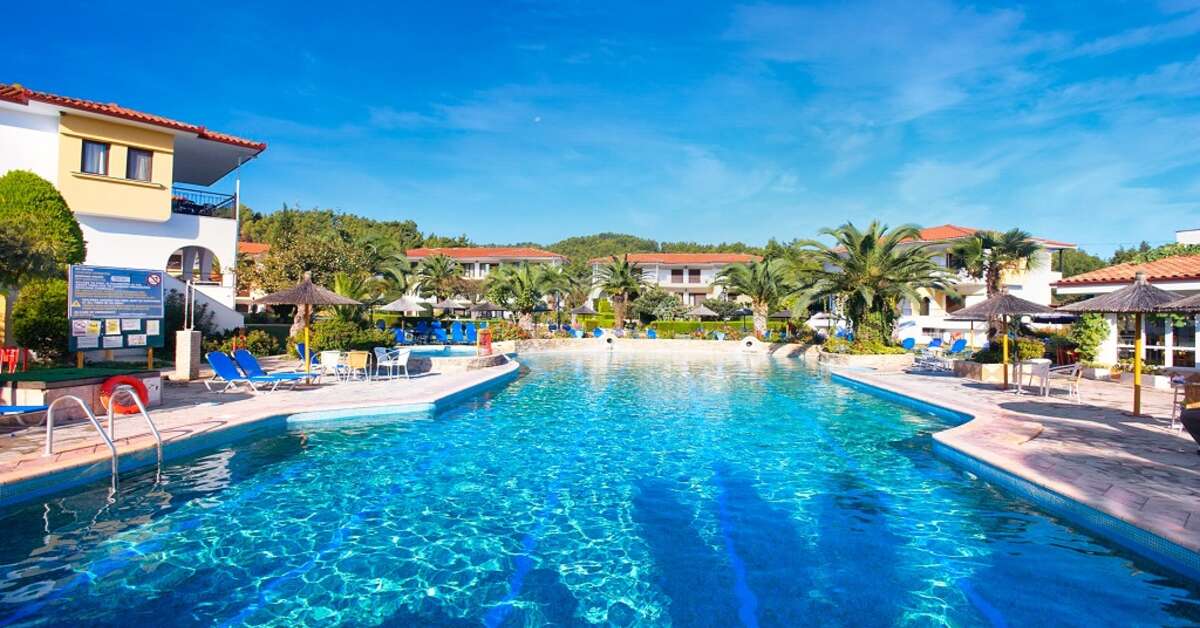 Een foto van het zwembad bij Chrousso Village Hotel