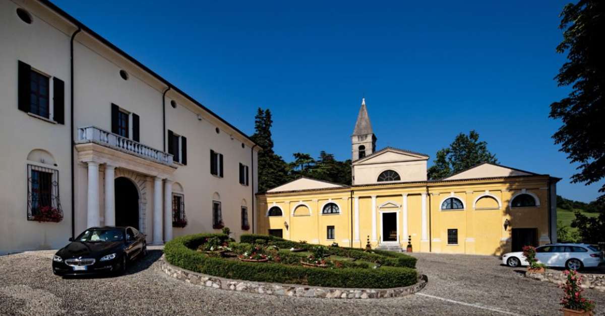 Een foto van de buitenkant van Palazzo Arzaga Hotel & Spa