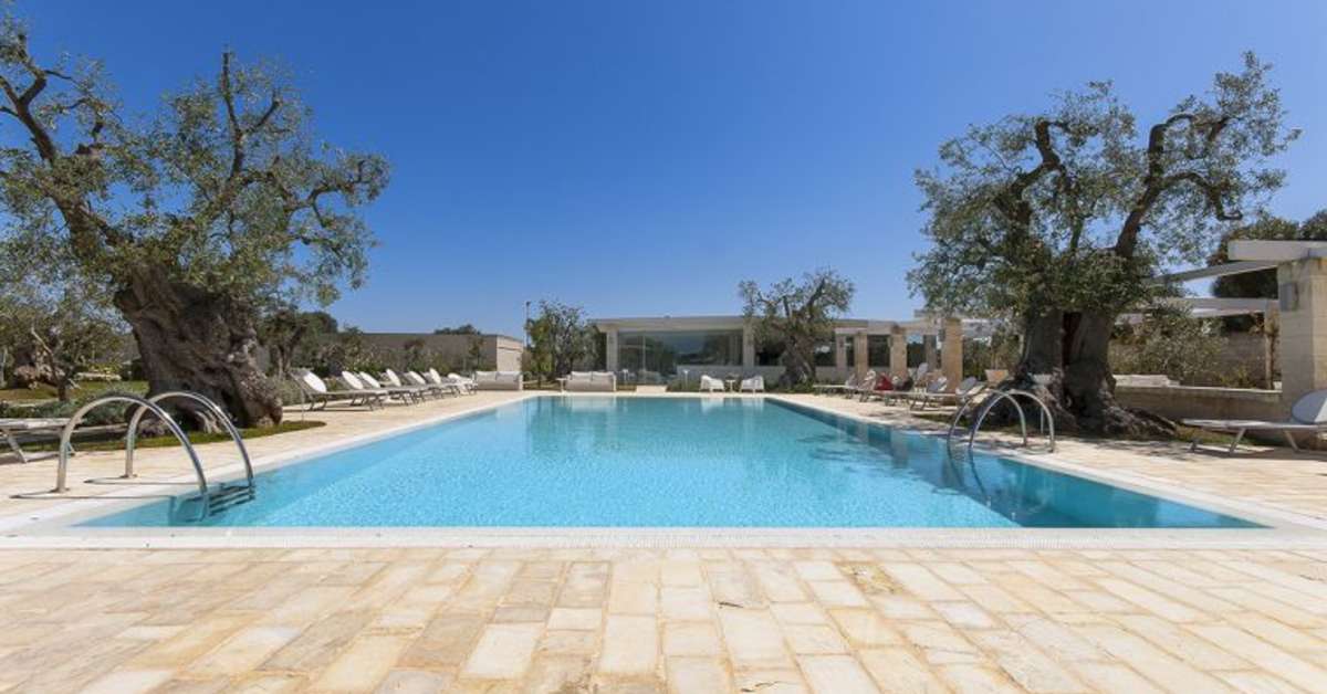 Een foto van het zwembad bij Masseria Torre del Diamante