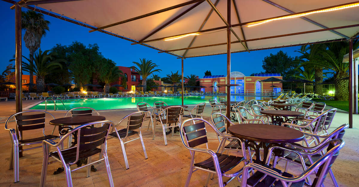 Een foto van het terras bij Colina Village