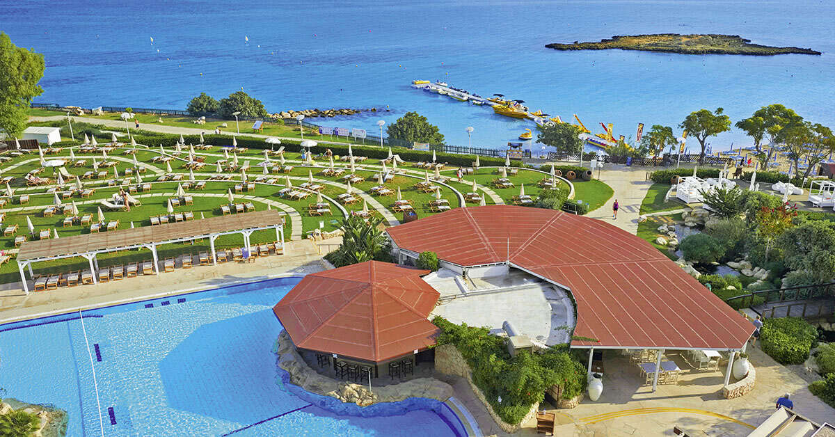 Een foto van het zwembad bij Capo Bay Hotel