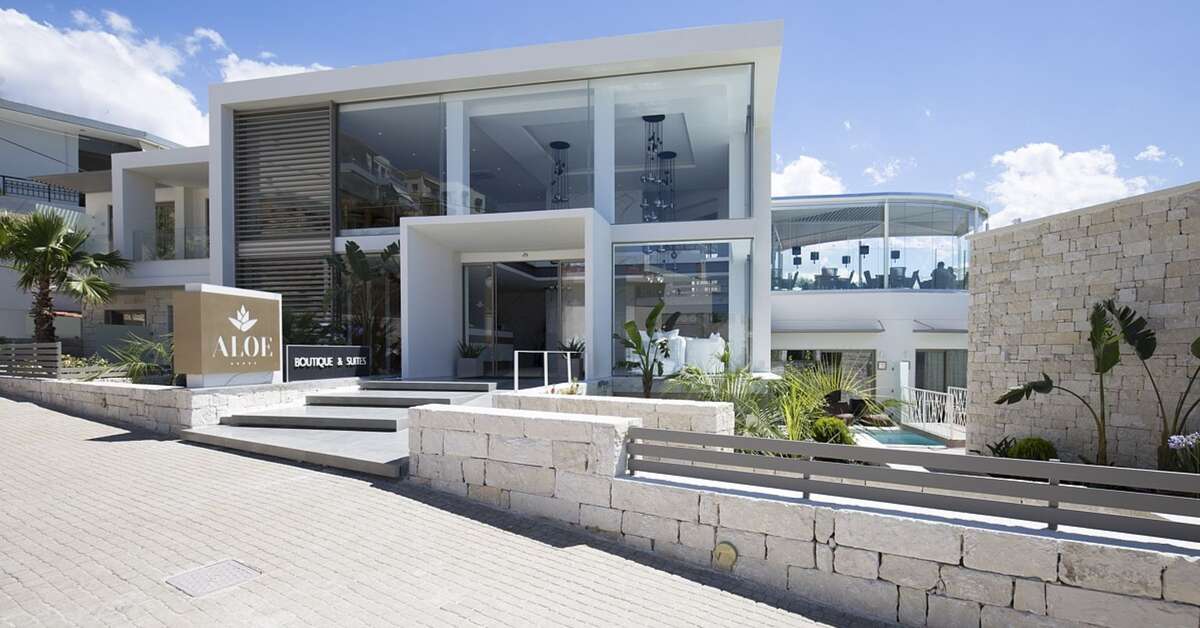 Een foto van de buitenkant van Aloe Boutique & Suites