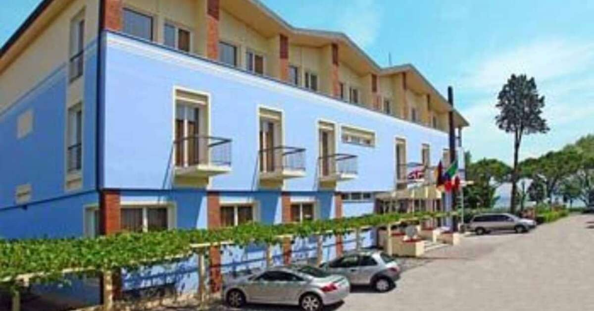 Een foto van de buitenkant van Hi Hotels Sirmione