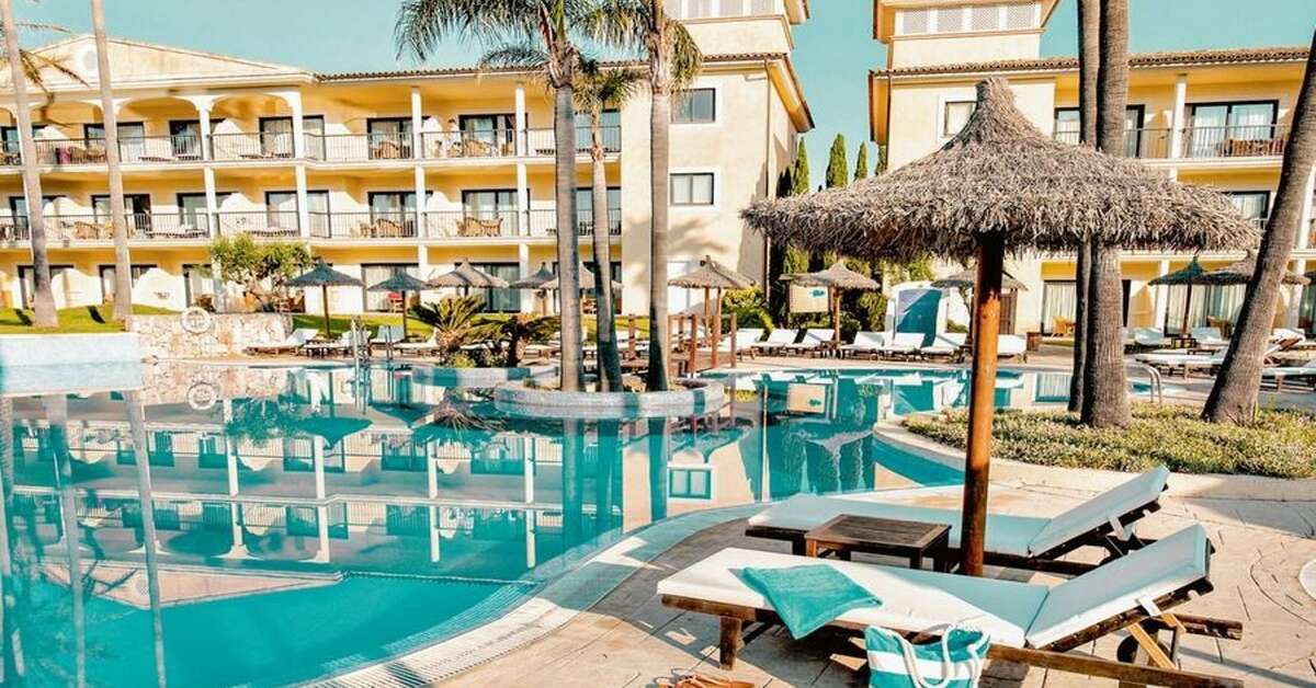 Een foto van het zwembad bij CM Mallorca Palace