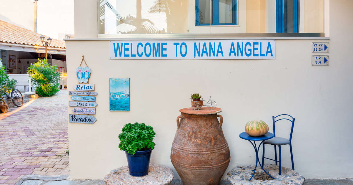 Een foto van de buitenkant van Nana Angela Appartementen