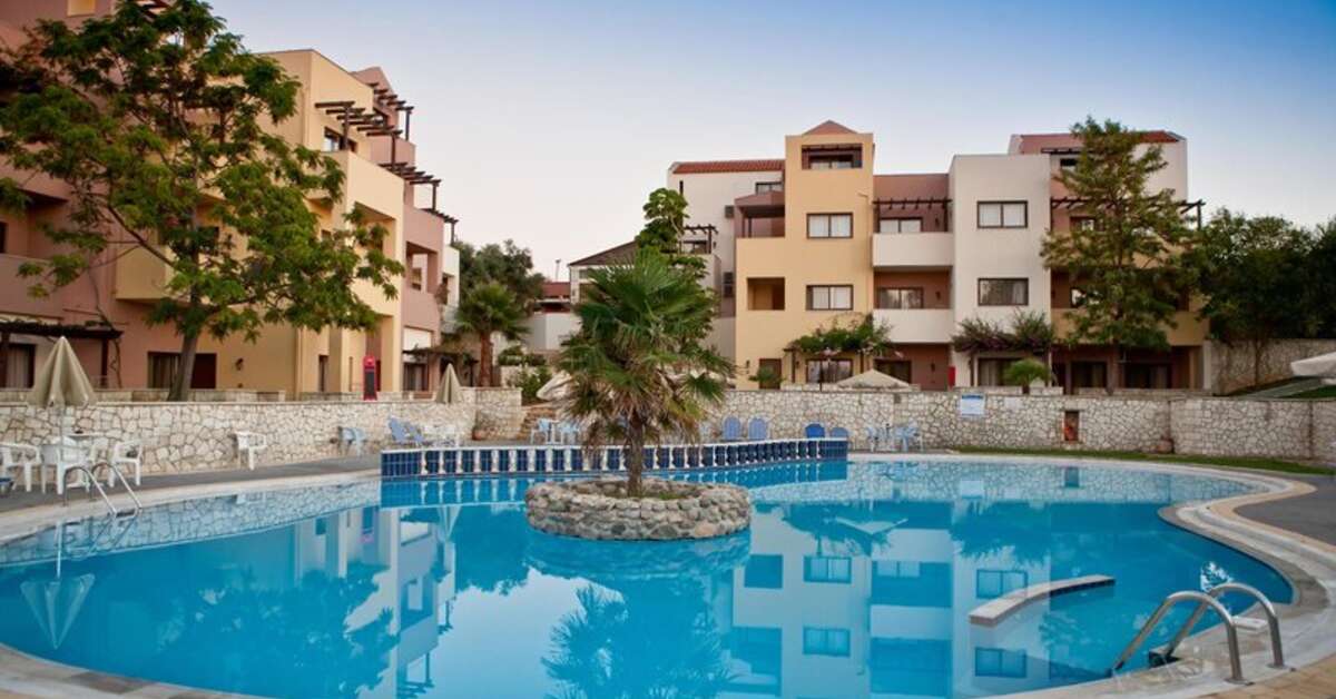 Een foto van het zwembad bij Suneo Althea Village