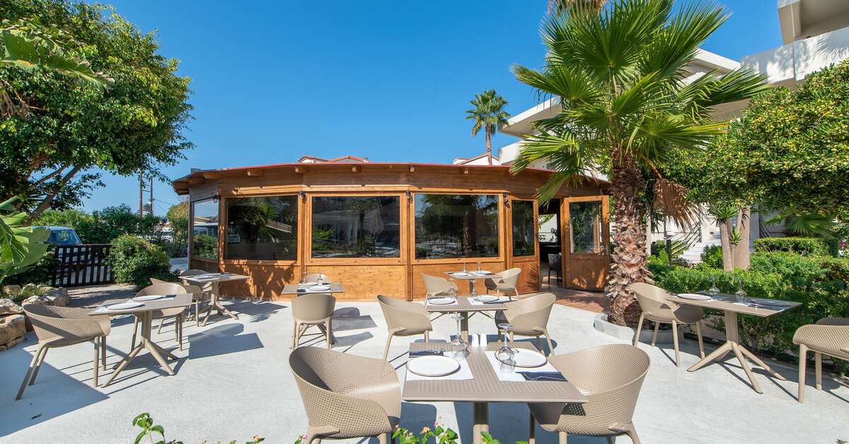 Ein Foto von der Terrasse im Ixia Dream Beachfront Hotel