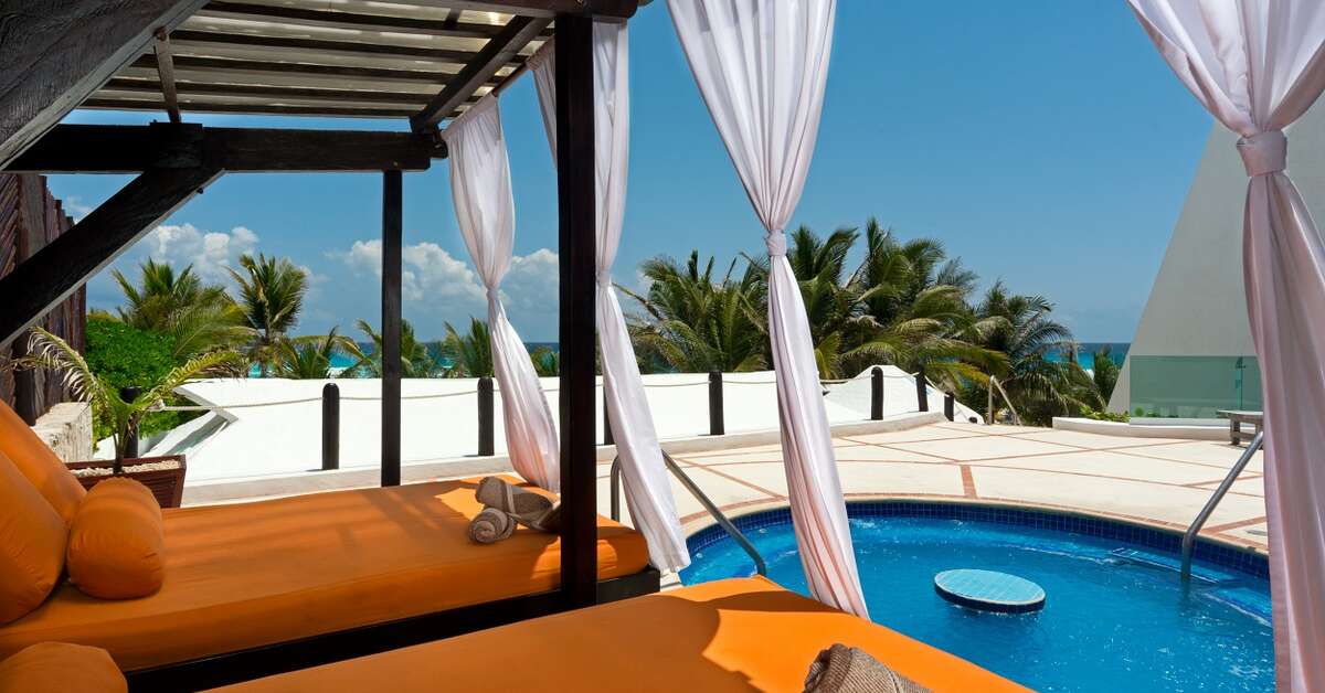 Een foto van het zwembad bij Flamingo Cancun Resort