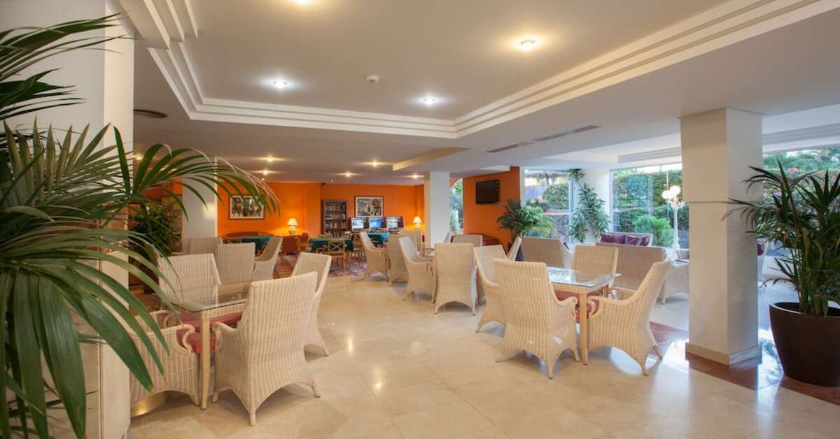 Een foto van het interieur van IFA Altamarena Hotel