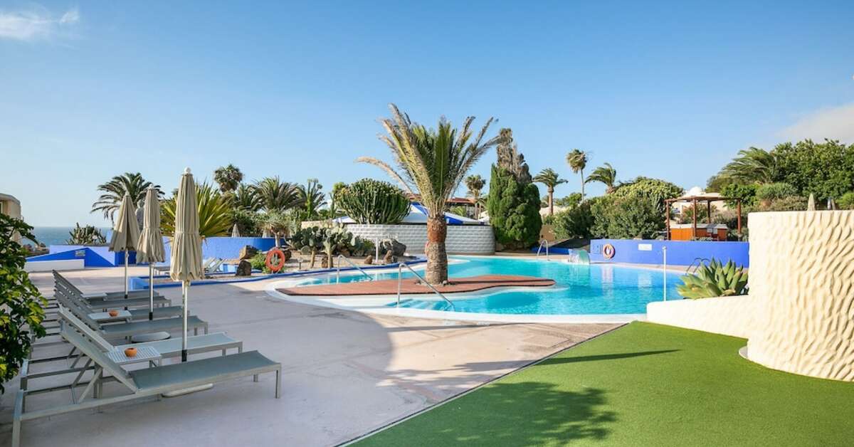 Een foto van het zwembad bij Hotel Livvo Risco del Gato Suites