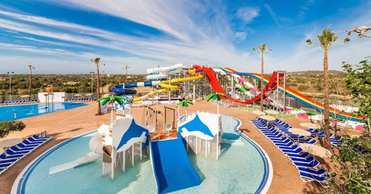 Een foto van het zwembad bij Globales Bouganvilla Aparthotel