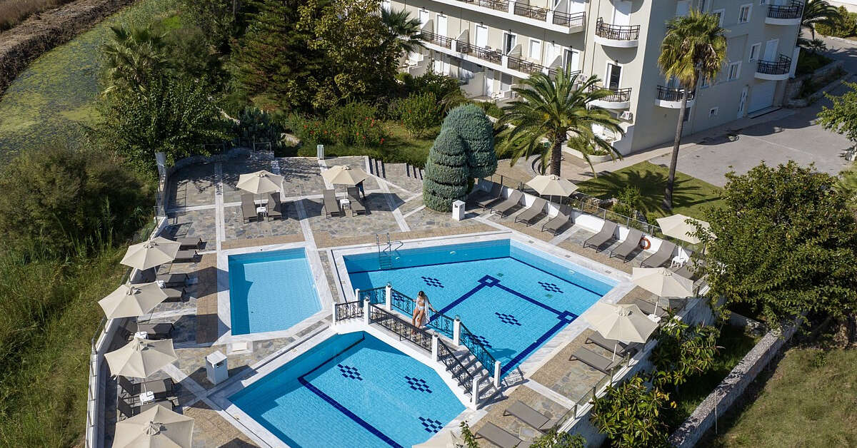 Een foto van het zwembad bij Hotel Vantaris Garden