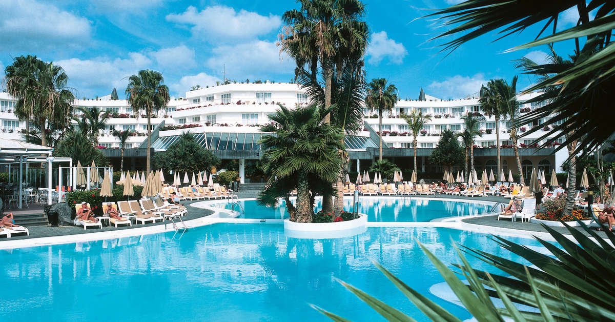 Een foto van het zwembad bij Riu Paraiso Lanzarote Resort
