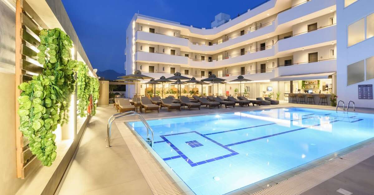 Een foto van het zwembad bij Nicolas Grand Suites