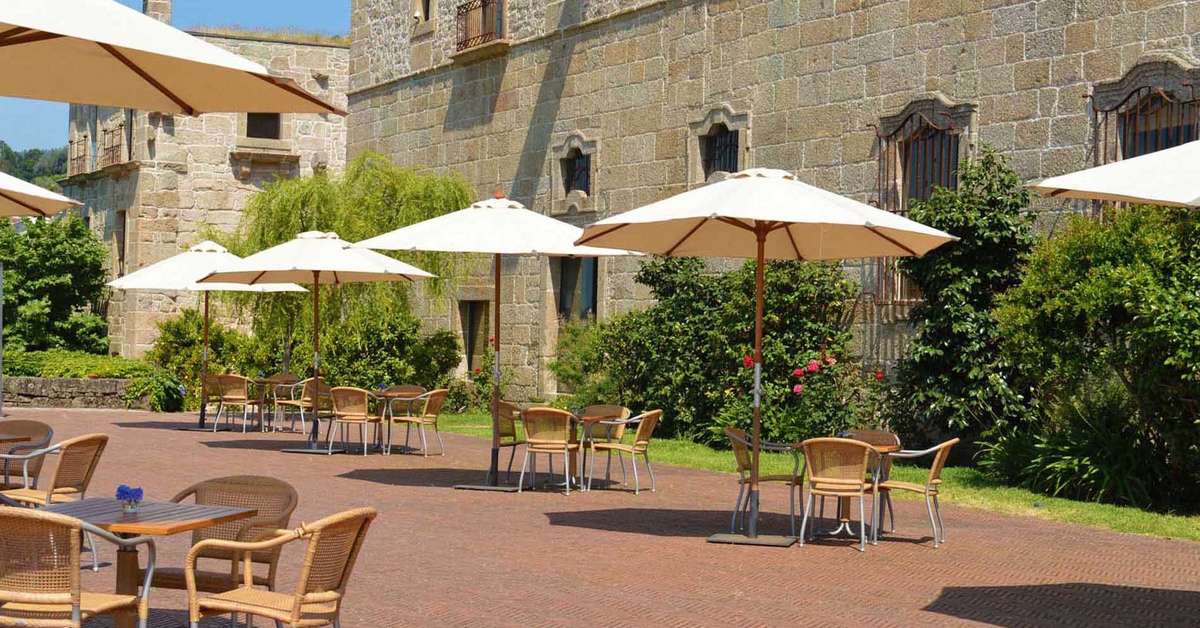 Een foto van het terras bij Pousada Mosteiro Amares