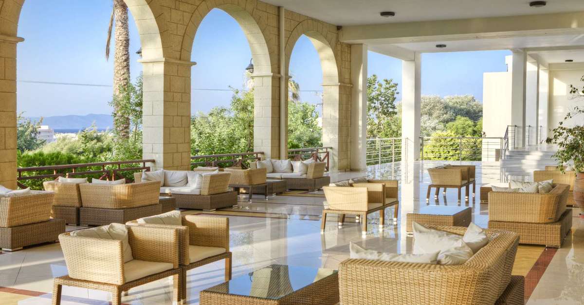 Een foto van het interieur van Kipriotis Panorama Hotel & Suites
