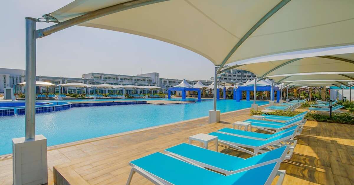 Een foto van het zwembad bij Limak Cyprus Deluxe Hotel