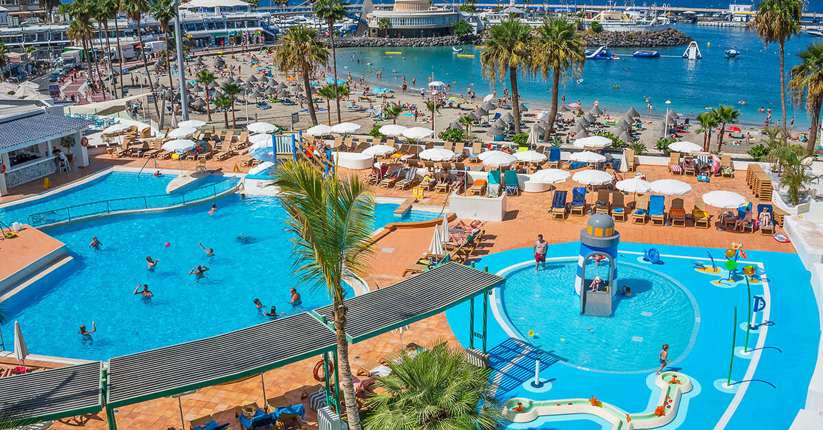 Ein Foto vom Pool im Hovima La Pinta Beachfront Family Hotel