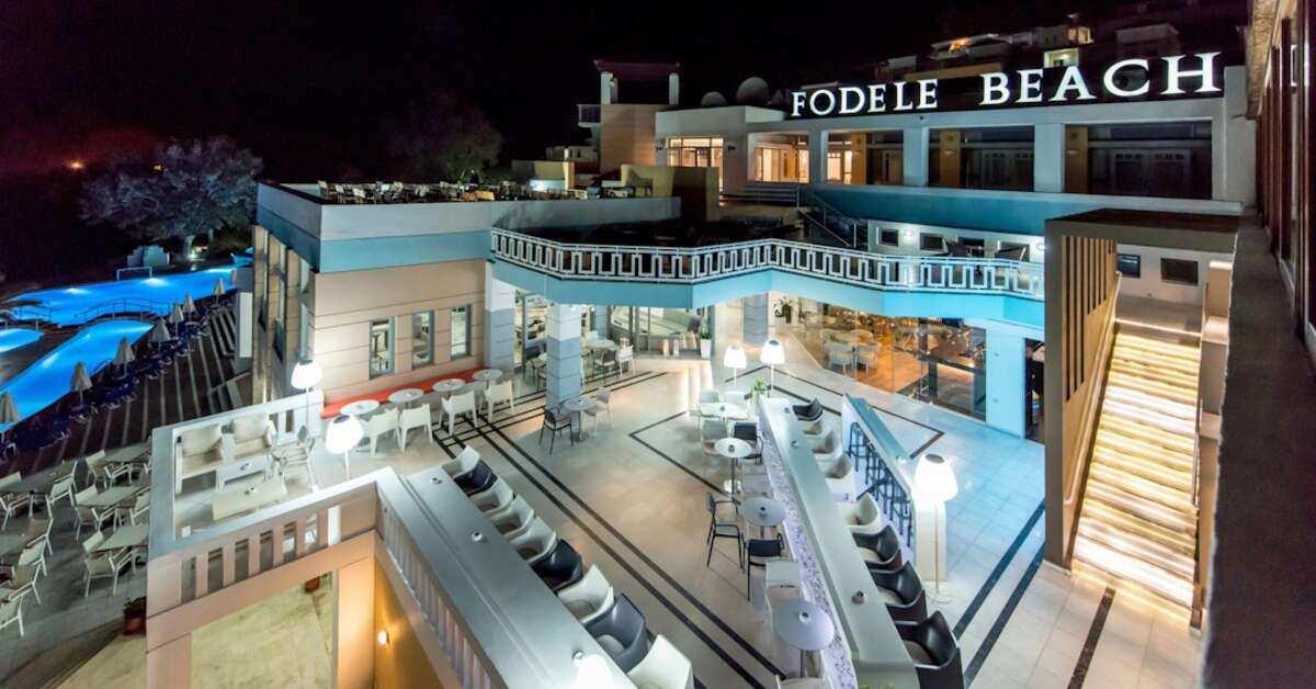 Een foto van het terras bij Fodele Beach & Water Park