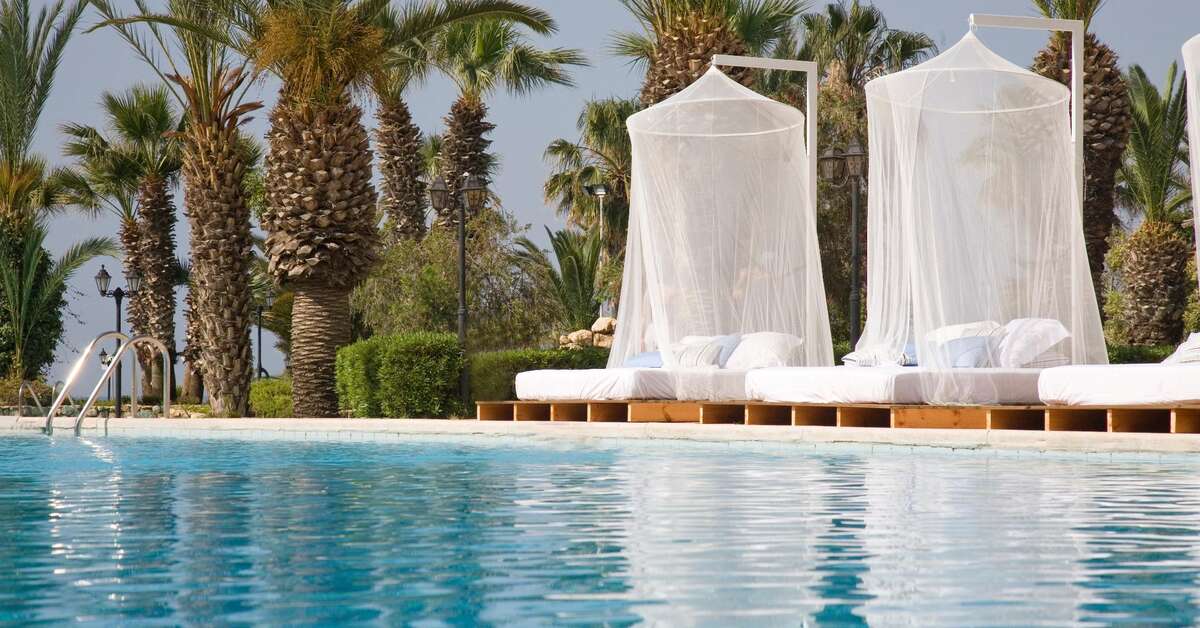 Ein Foto vom Pool im Sandy Beach Hotel & Spa