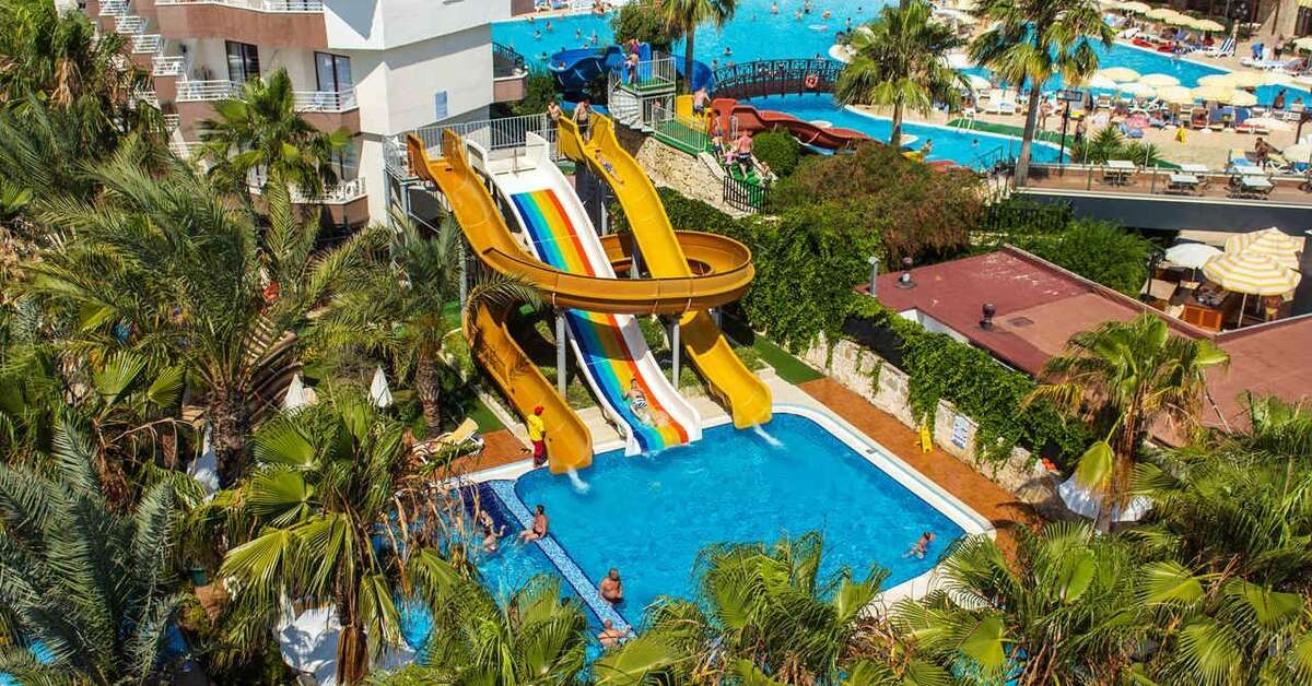 Een foto van het zwembad bij Galeri Resort Hotel