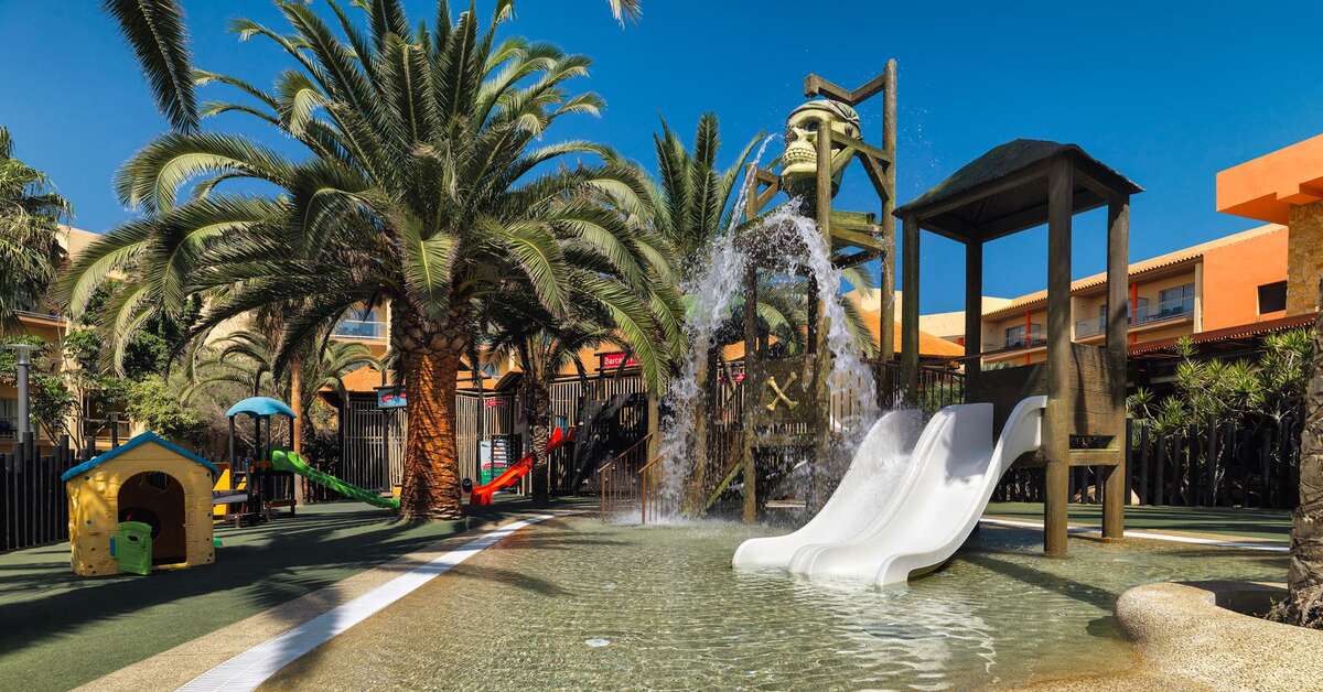 Een foto van het zwembad bij Barcelo Fuerteventura Mar
