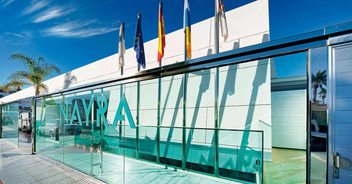 Ein Foto von der Außenansicht des Hotel Nayra