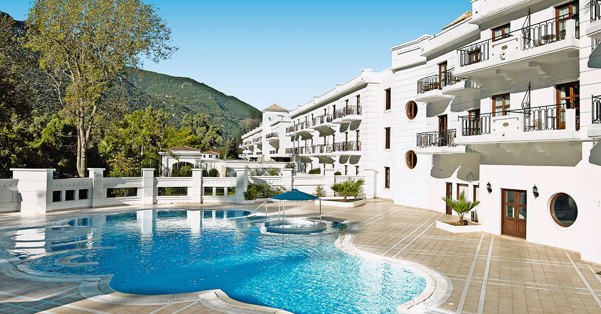 Een foto van het zwembad bij Mitsis Galini Wellness Spa & Resort