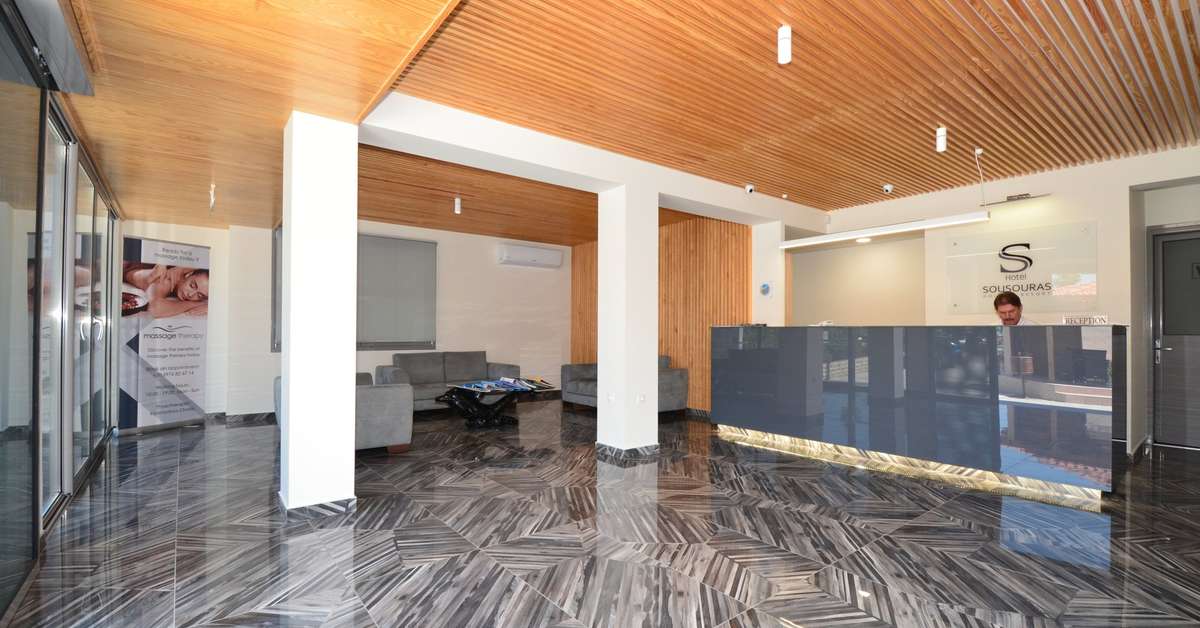 Een foto van het interieur van Sousouras Holidays Resort