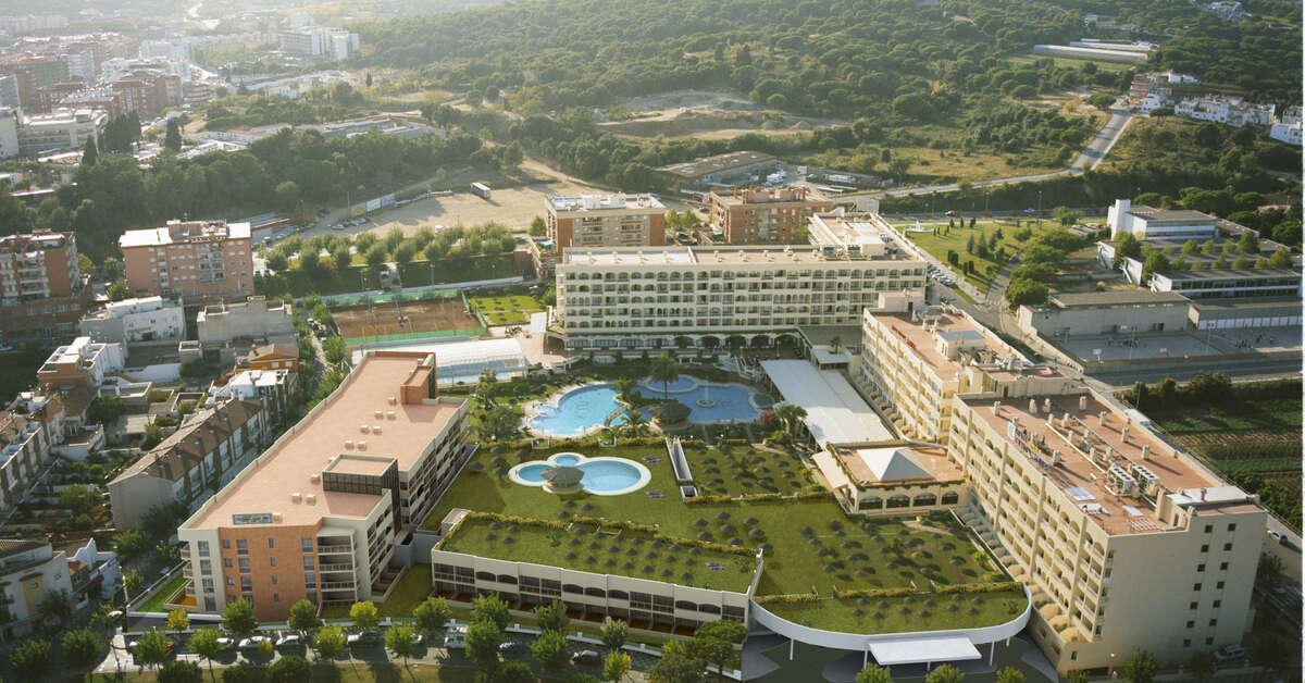 Een foto van het zwembad bij Hotel Evenia Olympic Palace