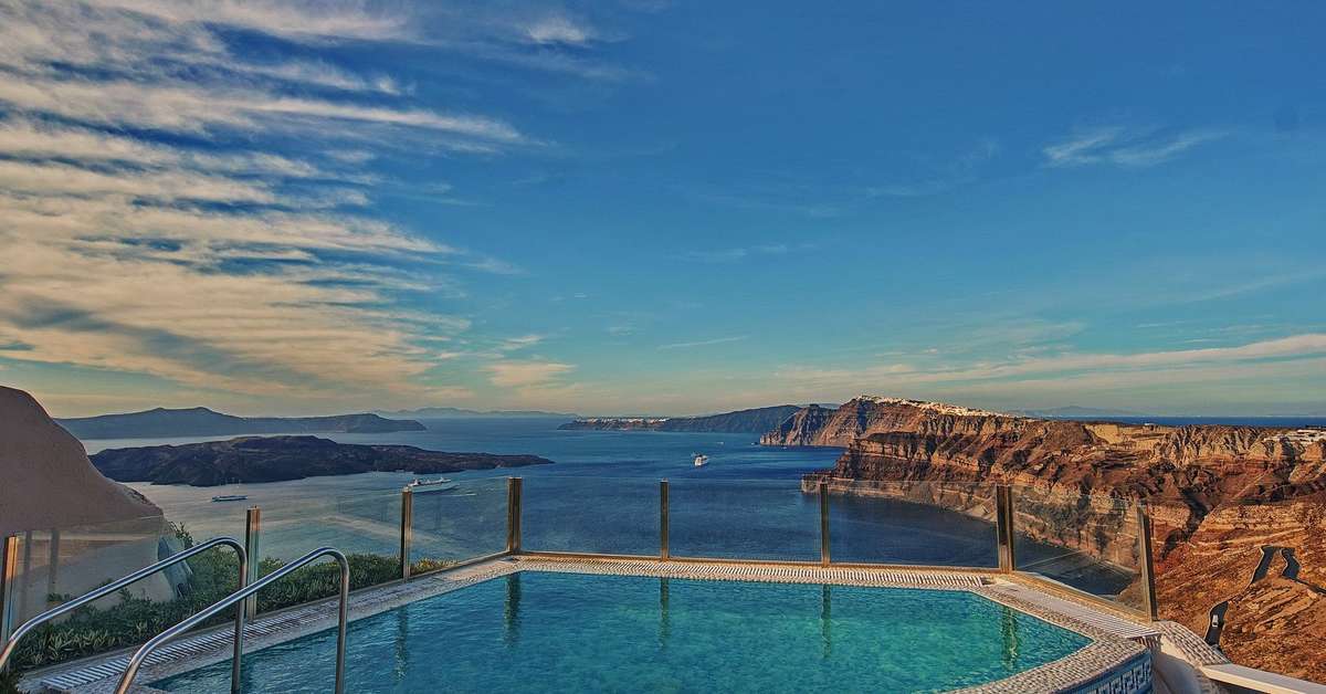 Een foto van het zwembad bij Suites Of The Gods Hotel