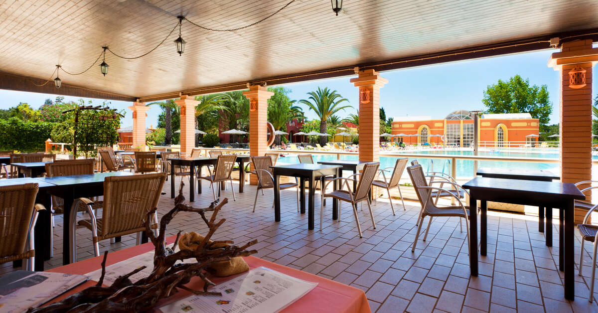 Een foto van het terras bij Colina Village