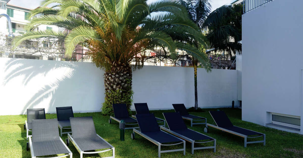Een foto van het terras bij Madeira Bright Star Hotel