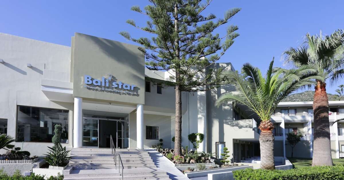 Een foto van de buitenkant van Bali Star Resort Hotel