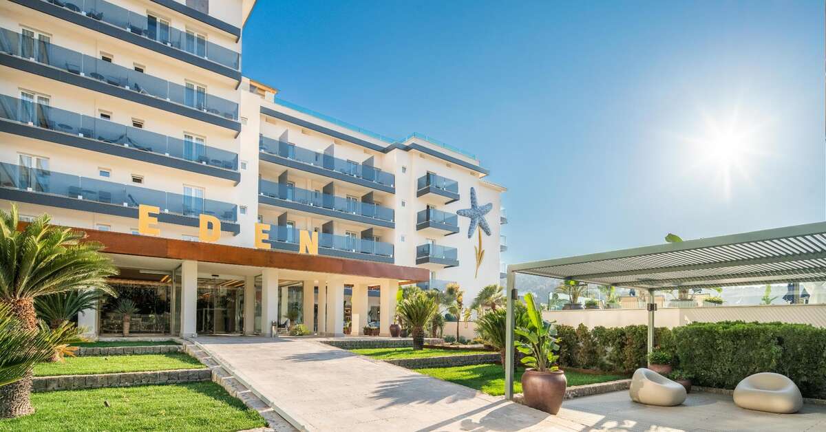 Een foto van de buitenkant van Hotel Eden Soller