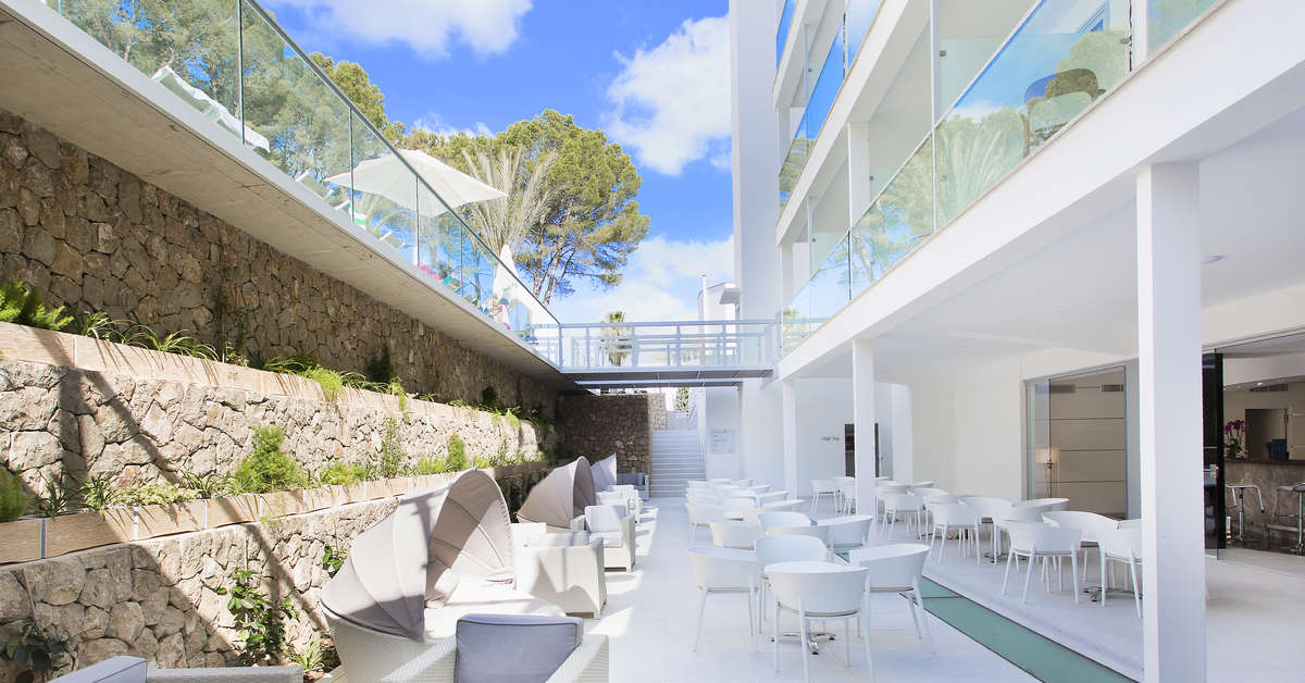 Ein Foto von der Terrasse im Reverence Life Hotel