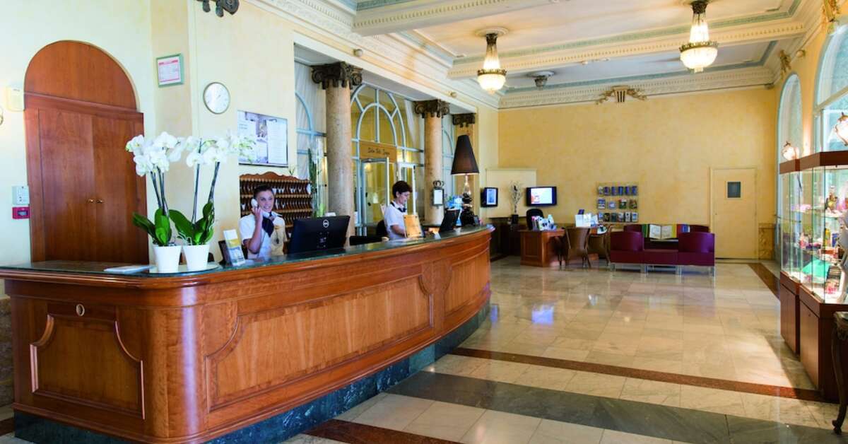 Een foto van het interieur van Hotel Le Royal Nice