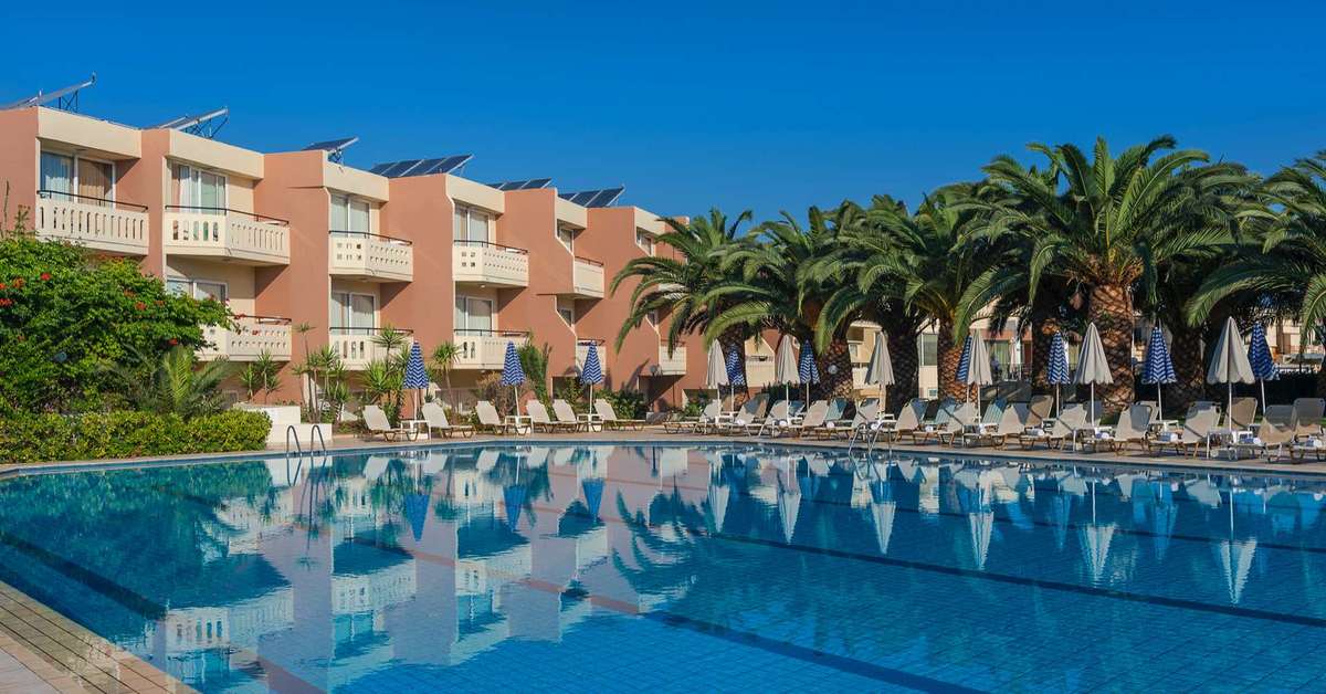 Een foto van het zwembad bij Atrion Resort Hotel & Appartementen