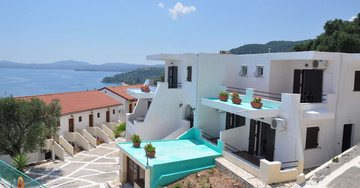 Een foto van de buitenkant van Yiannis Appartementen