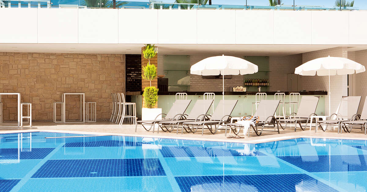 Een foto van het zwembad bij Sunprime C-Lounge