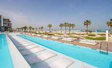 Een foto van het zwembad bij Nikki Beach Resort & Spa Dubai