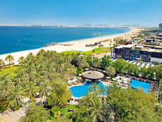 Een foto van het zwembad bij Sheraton Jumeirah Beach Resort