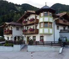 Een foto van een overzicht van Chalet Campiglio Imperiale