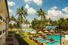 Een foto van een overzicht van Camelot Beach Hotel