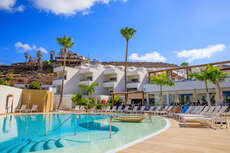 Ein Foto vom Pool im Ohasis Boutique Suites